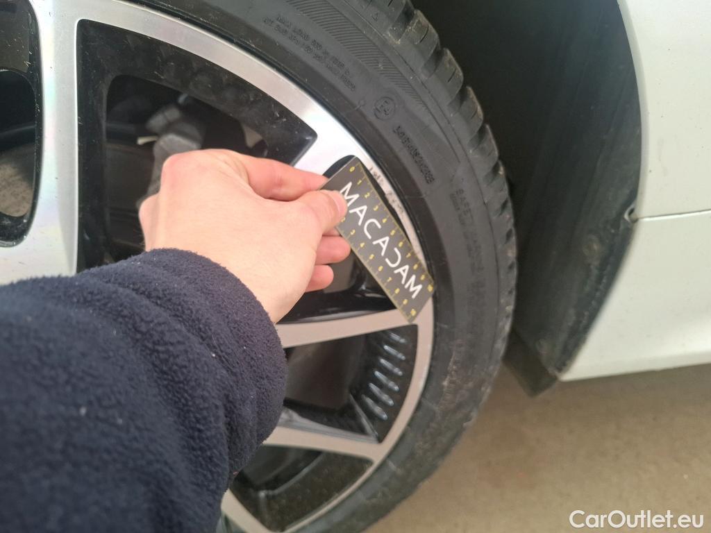  Toyota  Yaris TOYOTA  Hybride / 2019 / 5P / Berline Hybride 116h Collection #47