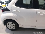  Toyota  Yaris TOYOTA  / 2020 / 5P / BERLINA HYBRID ACTIVE MY24 #42