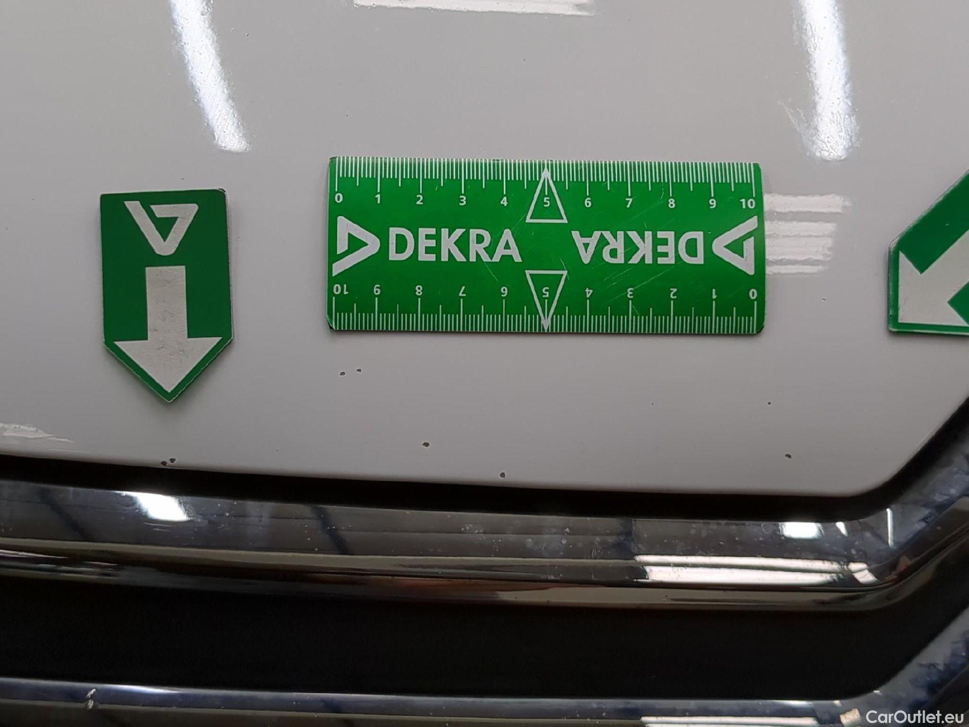  Citroen  C4  Berline Feel Nav Business R 1.5 BlueHDI 130CV BVA8 6E / TRANSFO VP VF #17