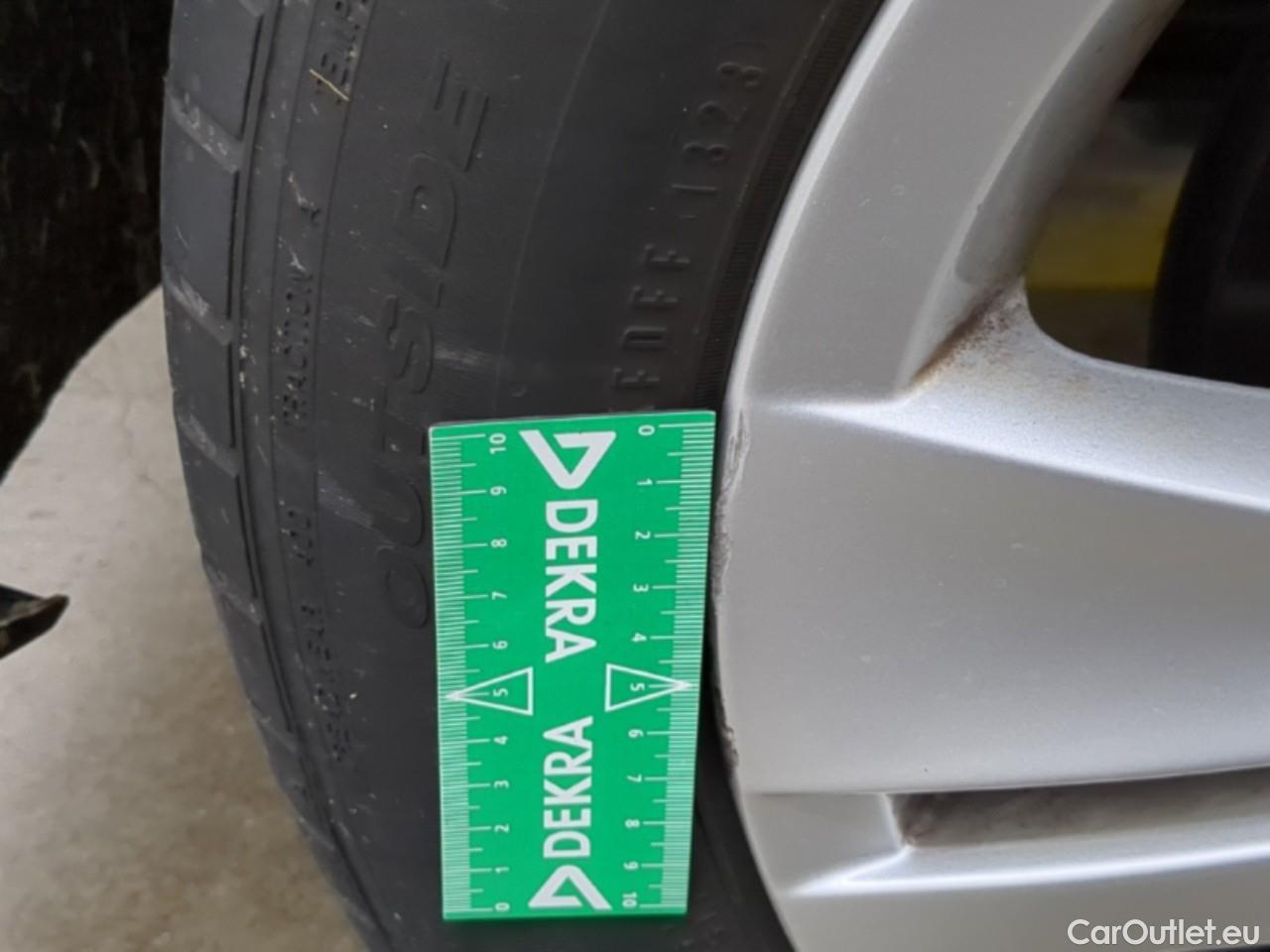  Volkswagen  Golf  VOLKSWAGEN / 2020 / 5P / Berline 2.0 TDI SCR 115 DSG7 LIFE SOCI BUSINESS #3