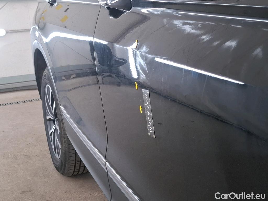  Volkswagen  Tiguan VOLKSWAGEN  Allspace / 2017 / 5P / SUV 2.0 TDI 150 BVM6 Confortline Business #34