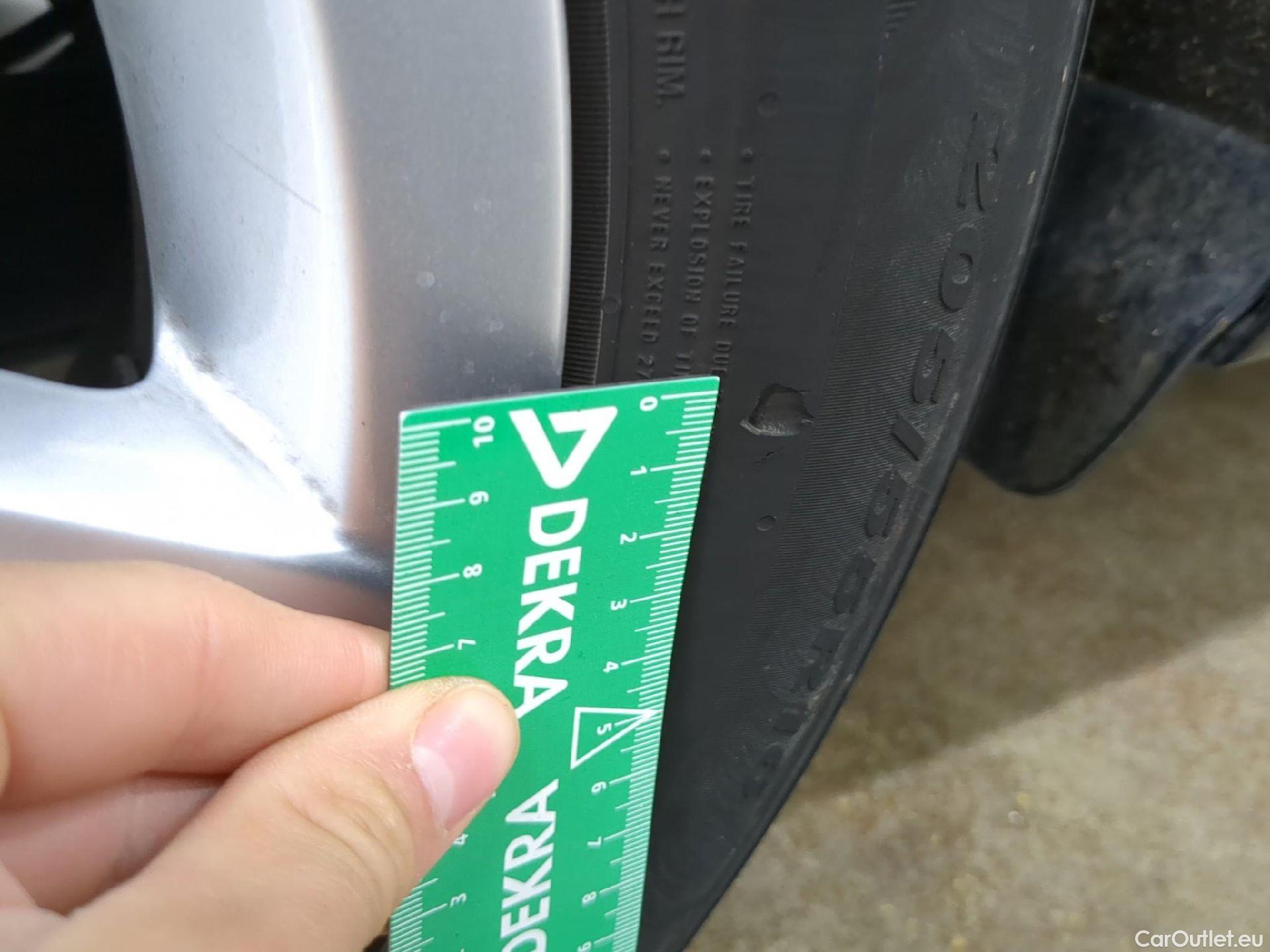  Volkswagen  Golf  VOLKSWAGEN / 2020 / 5P / Berline 2.0 TDI SCR 115 DSG7 LIFE SOCI BUSINESS #2