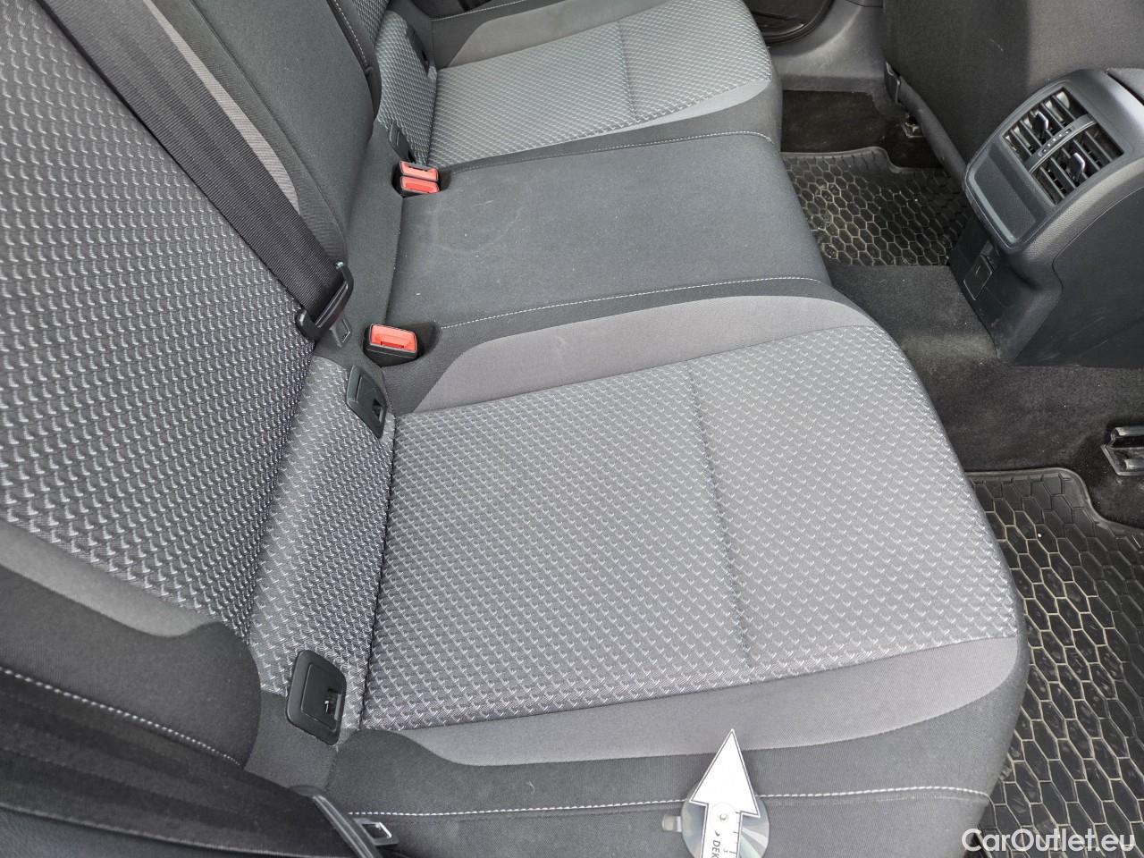  Volkswagen  Passat Advance 1.5 TSI ACT 150 CP #32