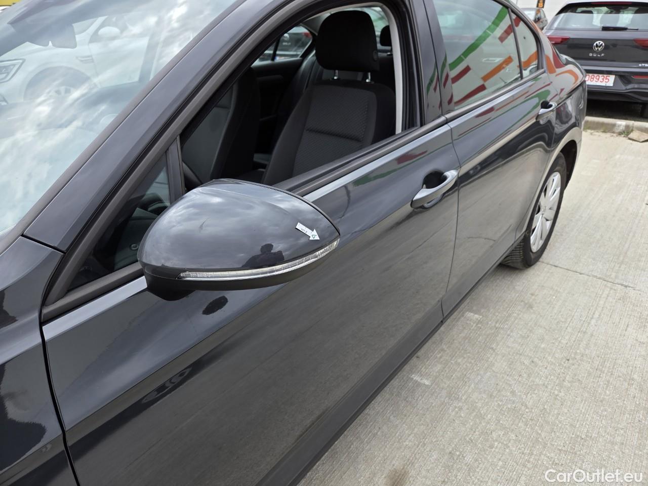  Volkswagen  Passat Advance 1.5 TSI ACT 150 CP #6