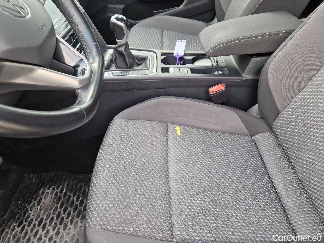  Volkswagen  Passat Advance 1.5 TSI ACT 150 CP #48