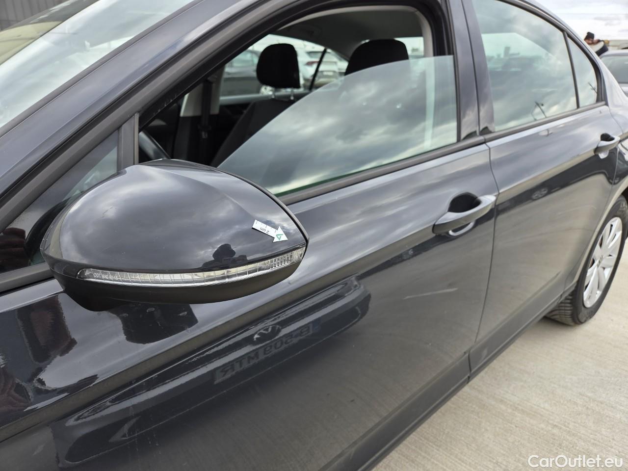  Volkswagen  Passat Advance 1.5 TSI ACT 150 CP #11