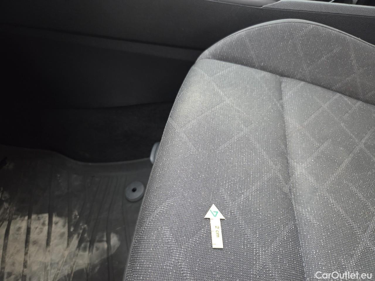  Volkswagen  Golf  2.0 TDI 116HP DSG Life Variant #32