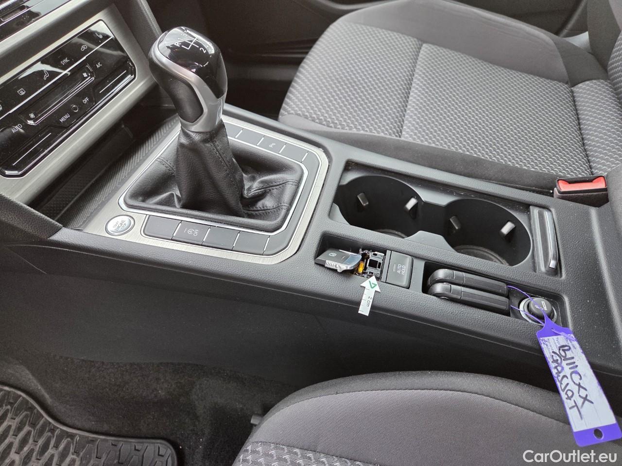  Volkswagen  Passat Advance 1.5 TSI ACT 150 CP #26