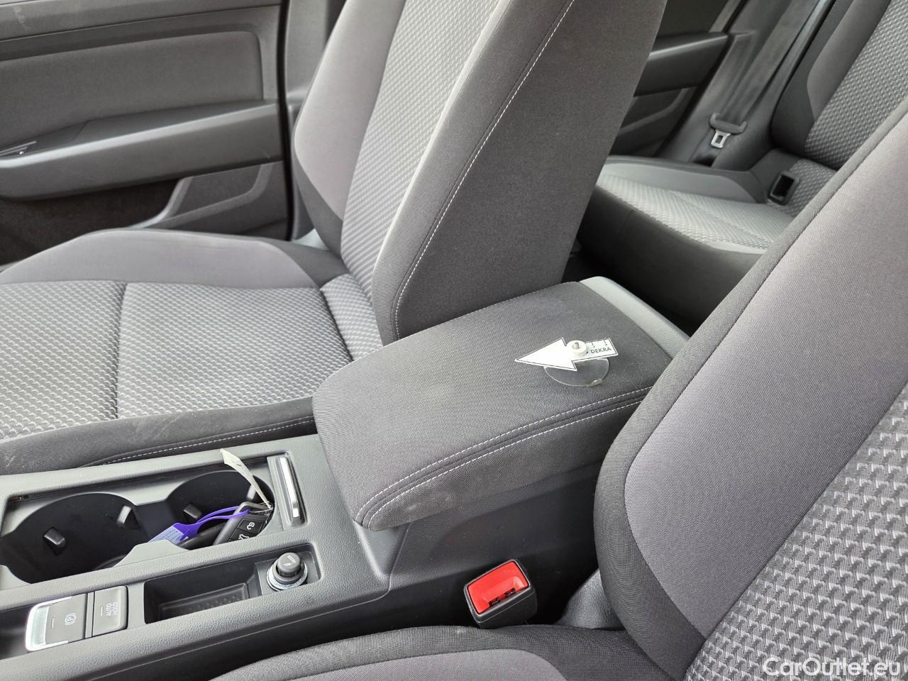  Volkswagen  Passat Advance 1.5 TSI ACT 150 CP #46