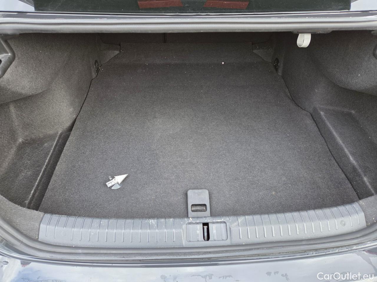  Volkswagen  Passat Advance 1.5 TSI ACT 150 CP #34