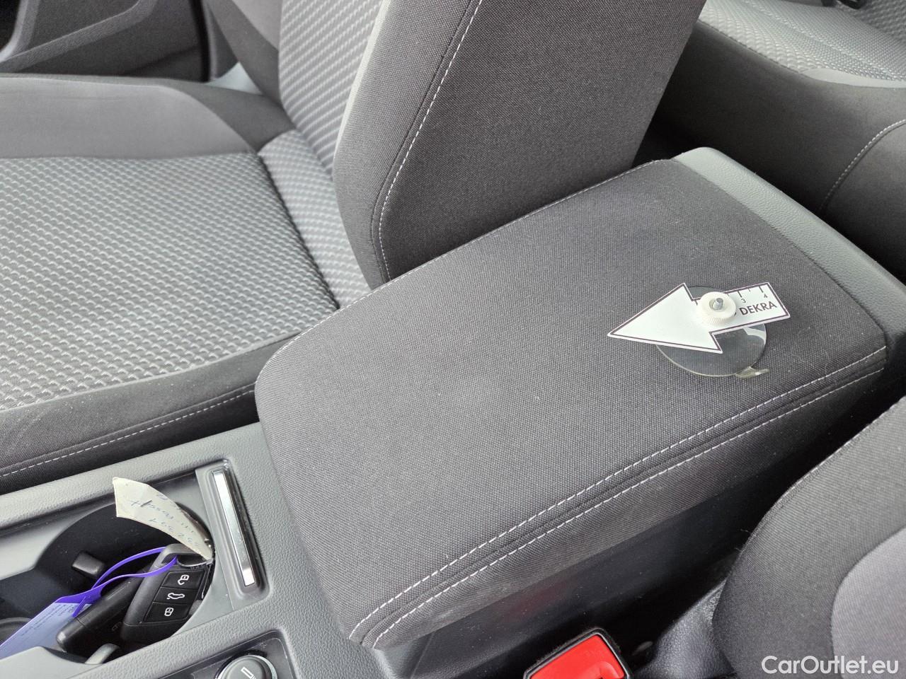  Volkswagen  Passat Advance 1.5 TSI ACT 150 CP #47