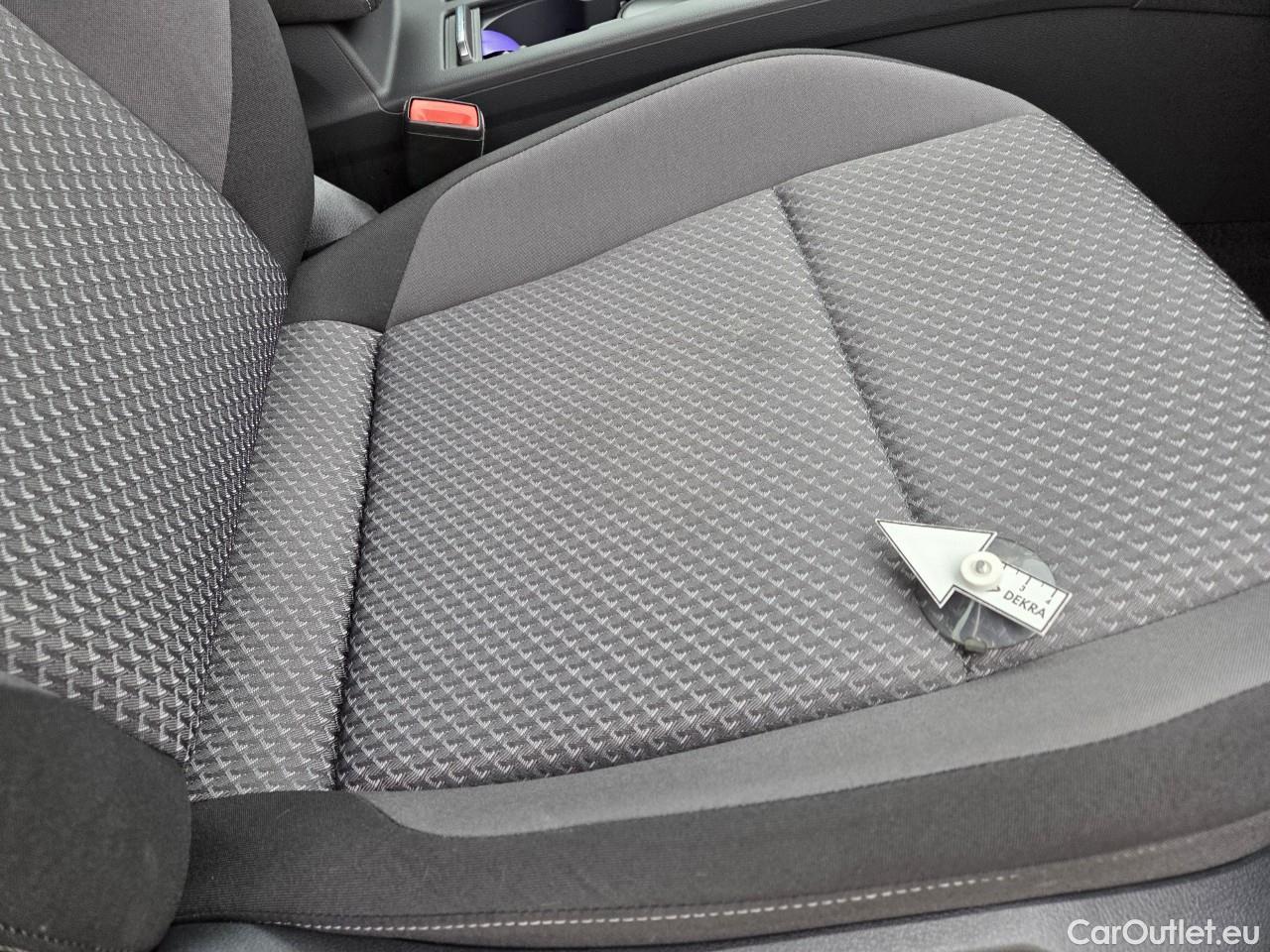  Volkswagen  Passat Advance 1.5 TSI ACT 150 CP #37