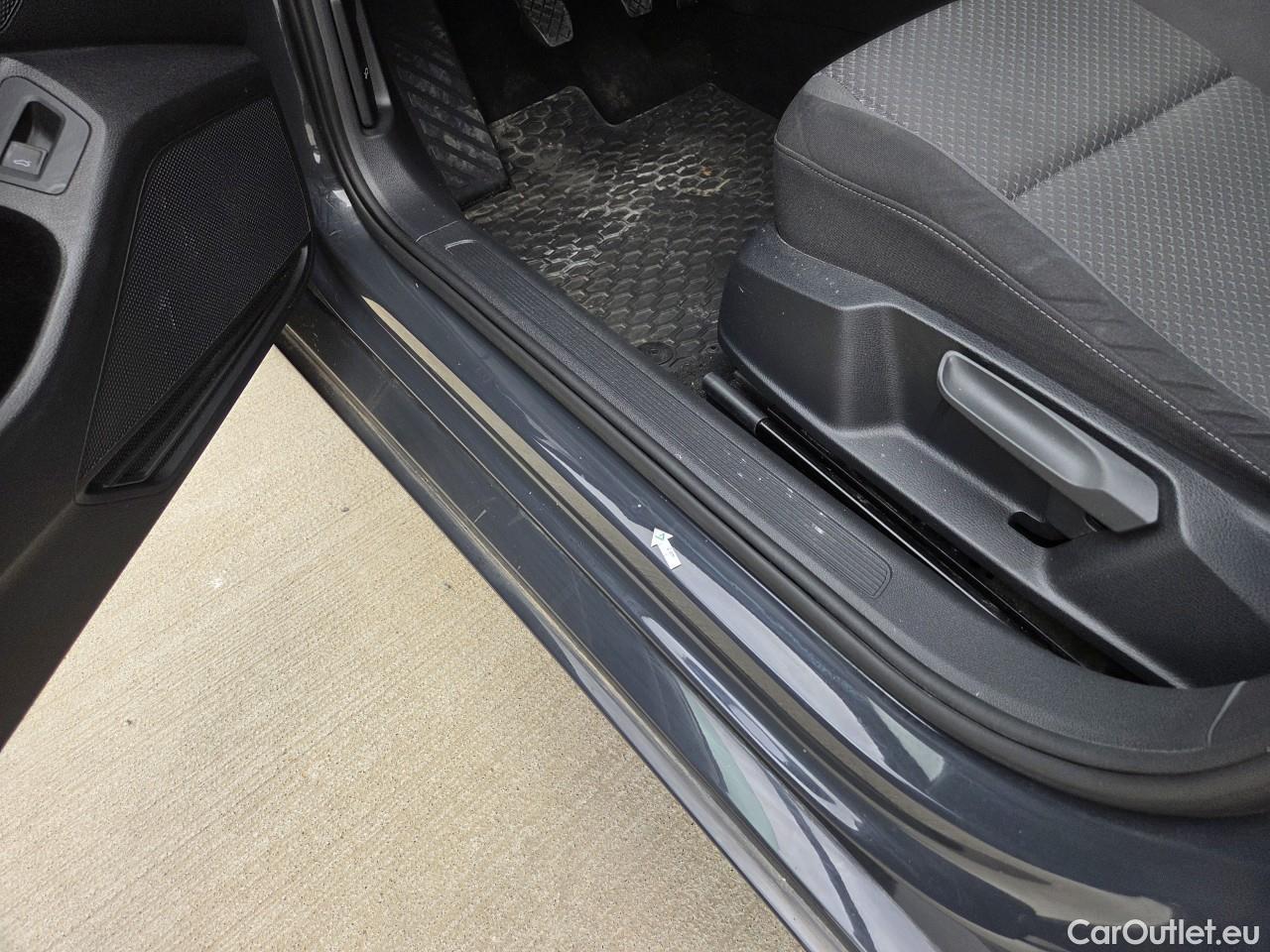  Volkswagen  Passat Advance 1.5 TSI ACT 150 CP #9