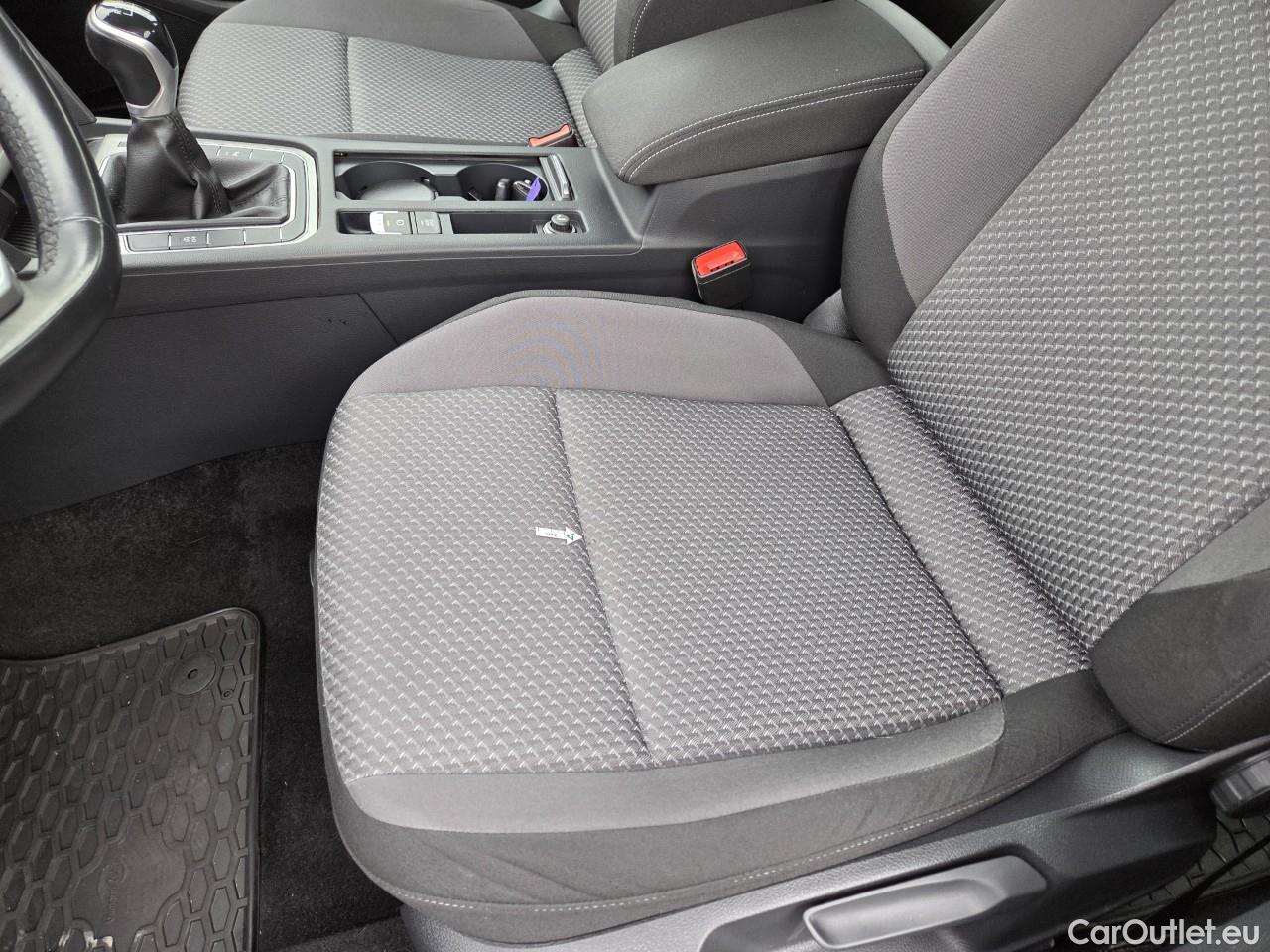  Volkswagen  Passat Advance 1.5 TSI ACT 150 CP #34