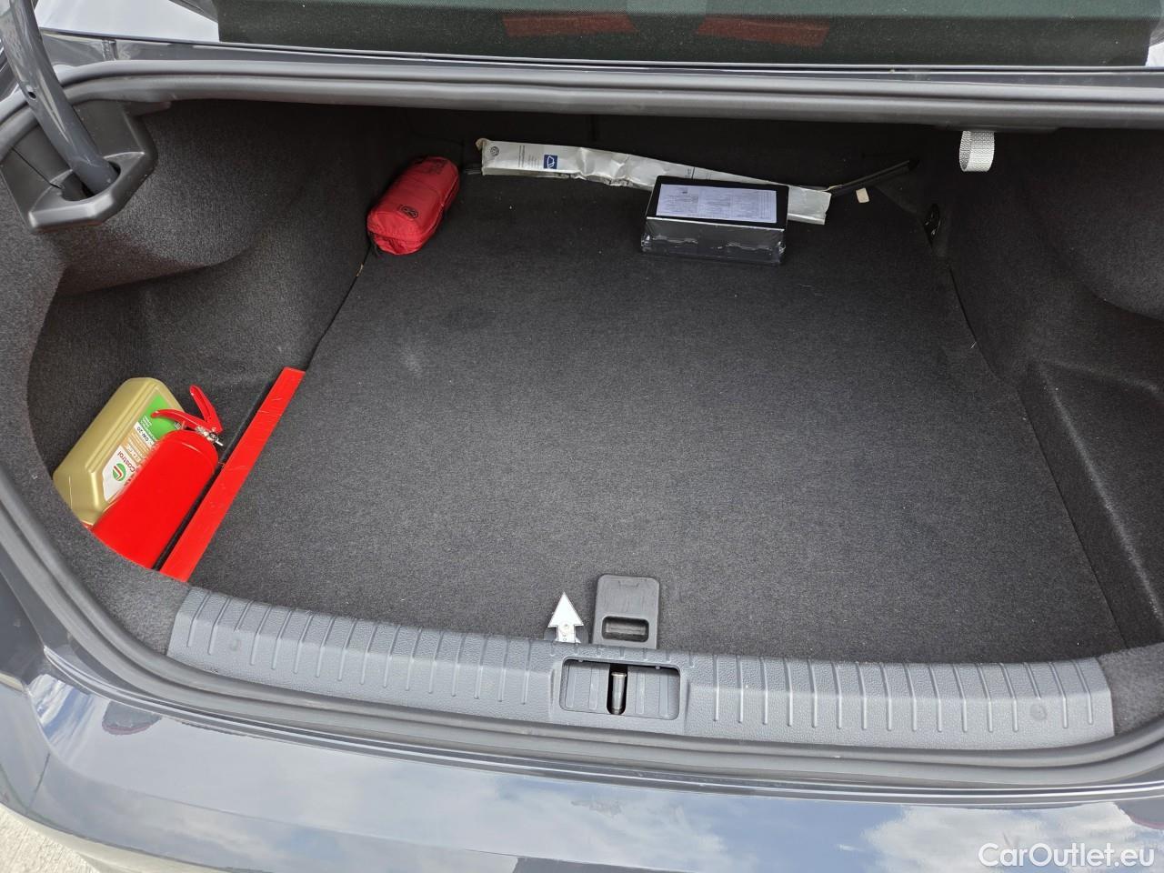  Volkswagen  Passat Advance 1.5 TSI ACT 150 CP #39