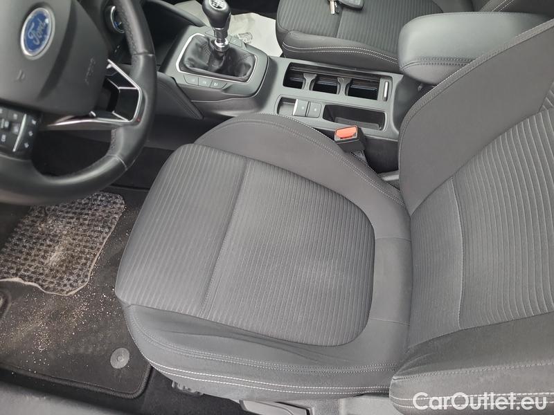  Ford  Focus   Turnier (CGE)(2018->) Foc.Kom.1.5EBl.120 Titanium #9