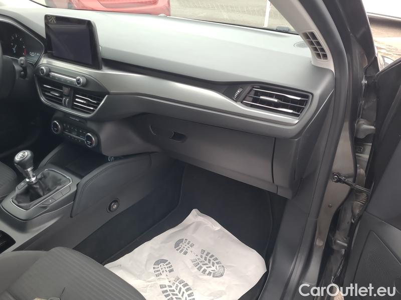  Ford  Focus   Turnier (CGE)(2018->) Foc.Kom.1.5EBl.120 Titanium #23