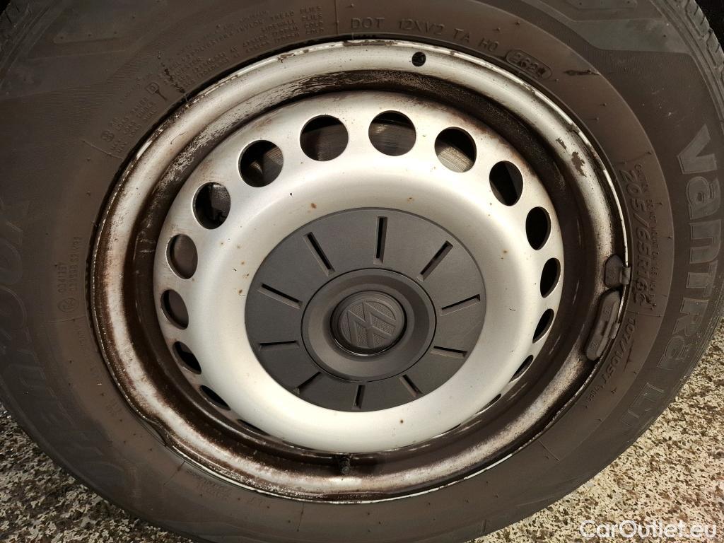  Volkswagen  Touran VOLKSWAGEN Transporter / 2015 / 4P / Fourgon tôlé 2.0 TDi 150 DSG7 L1H1 Business Line #37