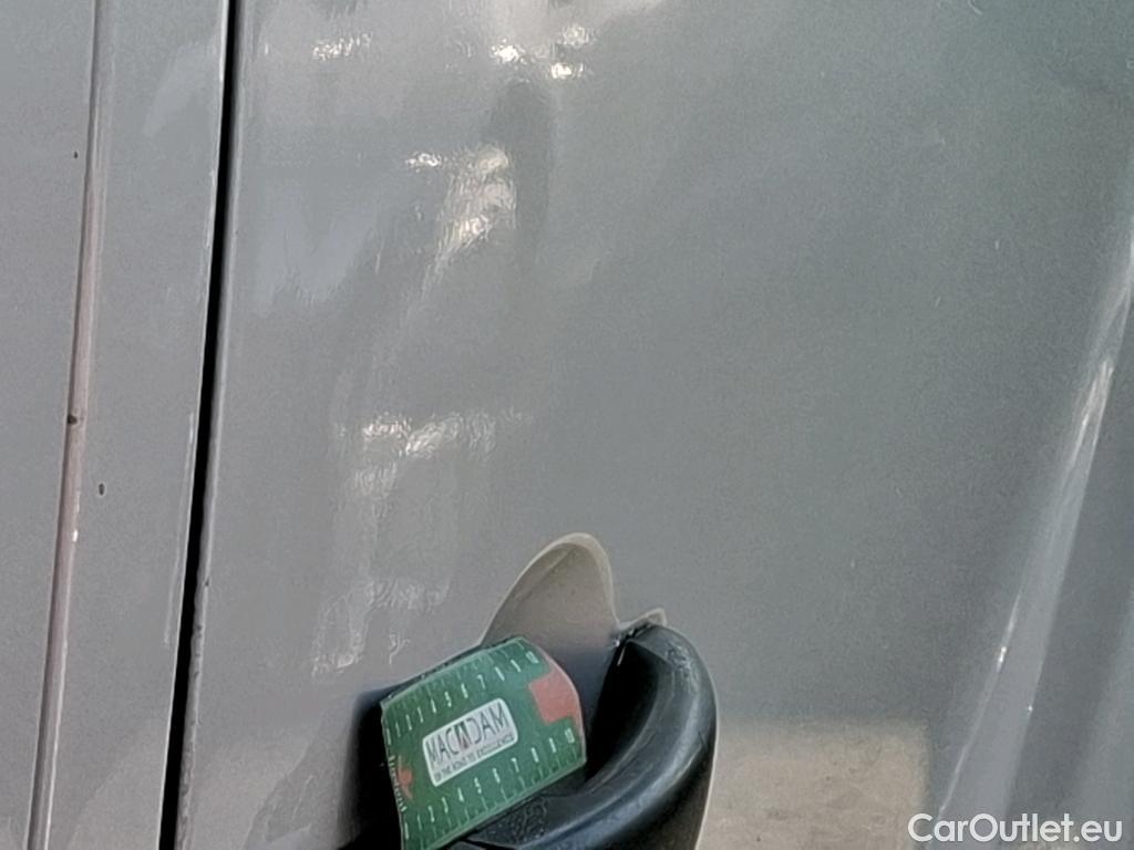  Renault  Trafic RENAULT  / 2019 / 4P / Fourgon tole NV FG GCF L2H2 1200 Energy dCi 145 #19