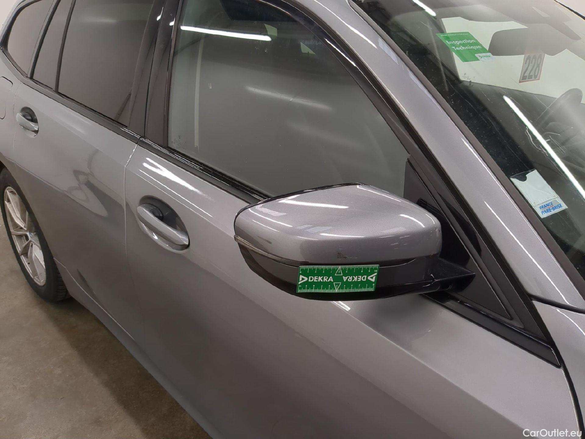  Bmw  Serie 3 BMW Série 3 Touring / 2022 / 5P / Break 320e 204ch Business Design BVA8 Hybride #9