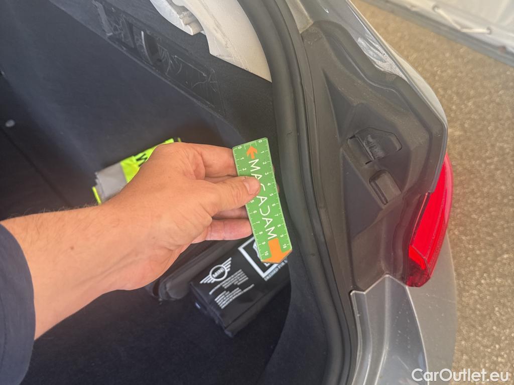  Bmw  Serie 3 BMW Série 3 Touring / 2022 / 5P / Break 318d 150ch Business Design BVA8 #1