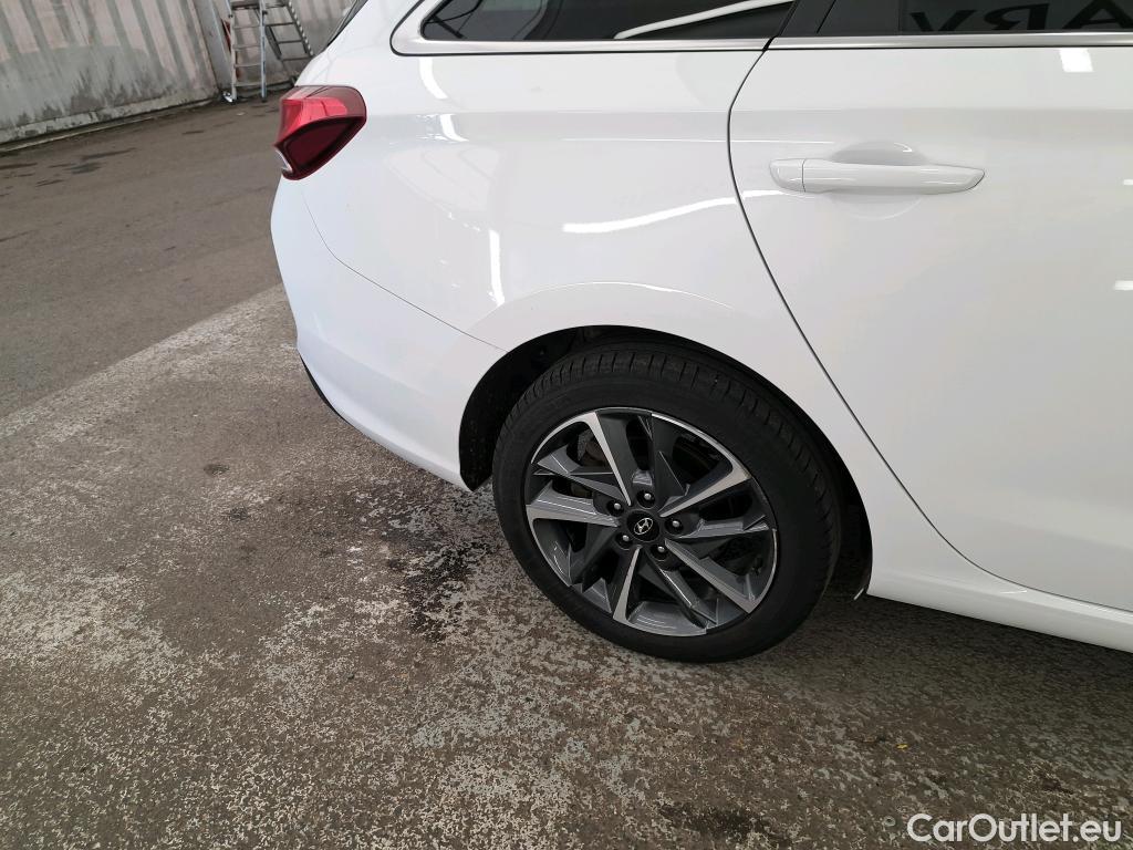  Hyundai  i30 HYUNDAI  Sport Wagon / 2020 / 5P / Break 1.0 T-GDI 120 DCT-7 MHEV CREATIVE SW #16