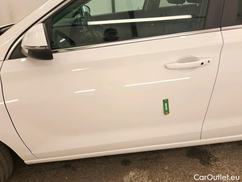  Hyundai  i30 HYUNDAI  Sport Wagon / 2020 / 5P / Break 1.0 T-GDI 120 DCT-7 MHEV CREATIVE SW #12