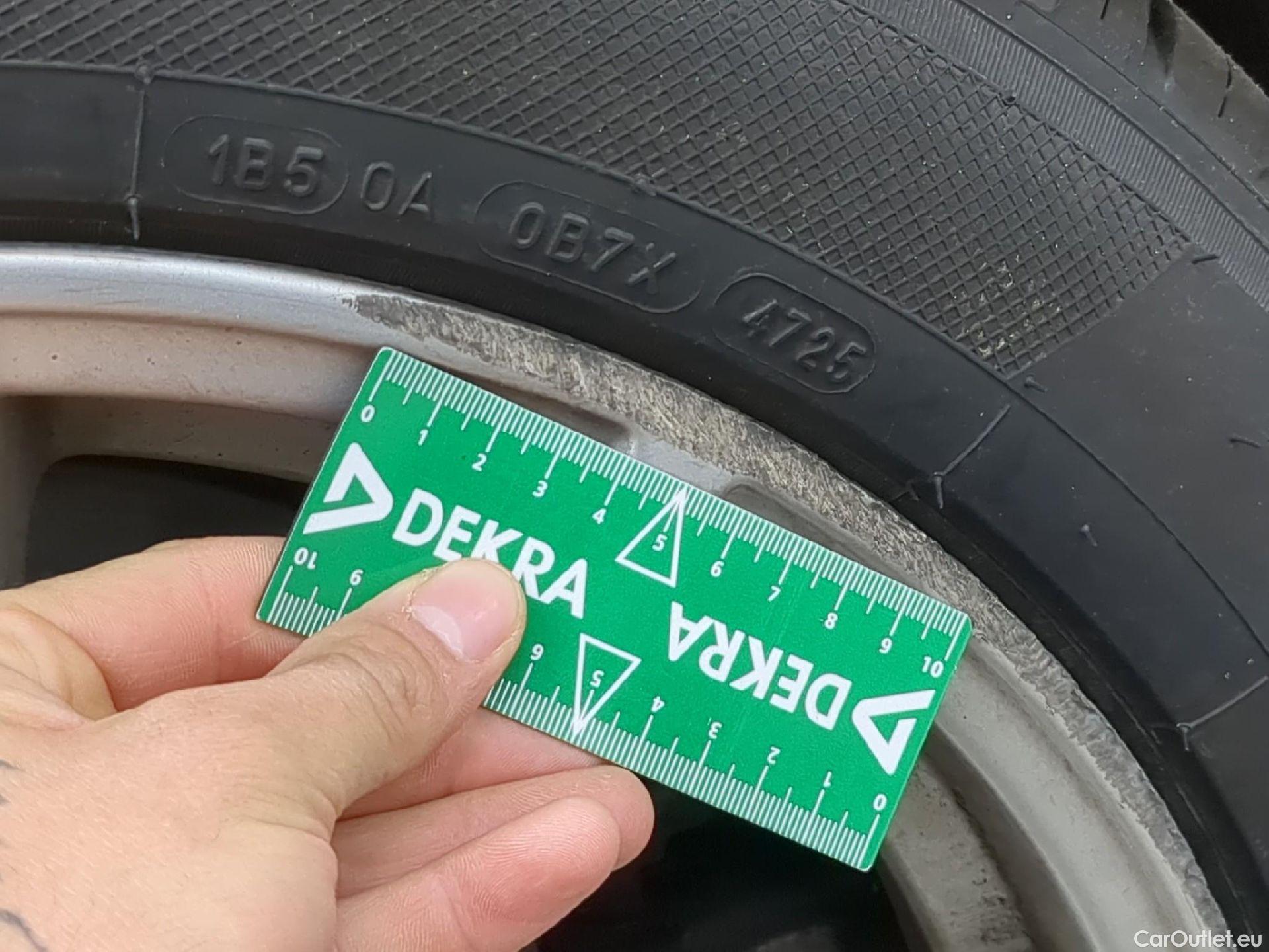  Bmw  Serie 3 BMW Série 3 Touring / 2022 / 5P / Break 320e 204ch Business Design BVA8 Hybride #8