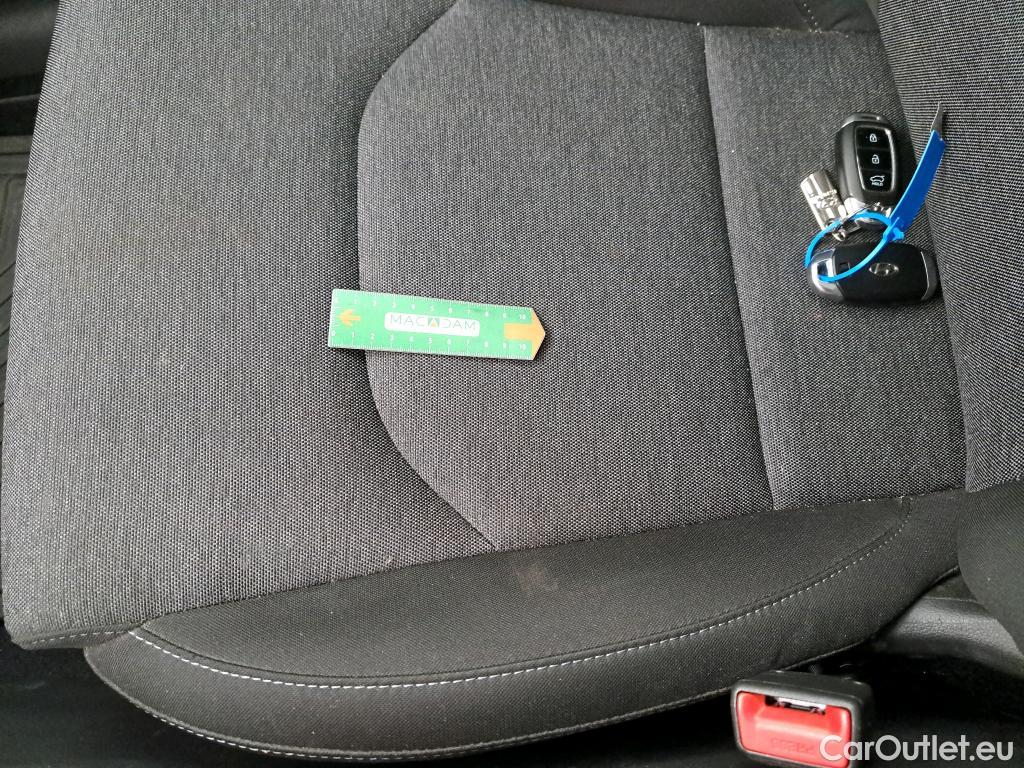  Hyundai  i30 HYUNDAI  Sport Wagon / 2020 / 5P / Break 1.0 T-GDI 120 DCT-7 MHEV CREATIVE SW #36