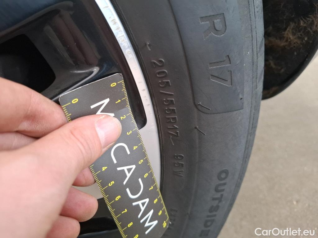  Mercedes  A-Klasse MERCEDES-BENZ Classe A Berline / 2018 / 4P / Berline A 180 d Business Line 8G-DCT #10