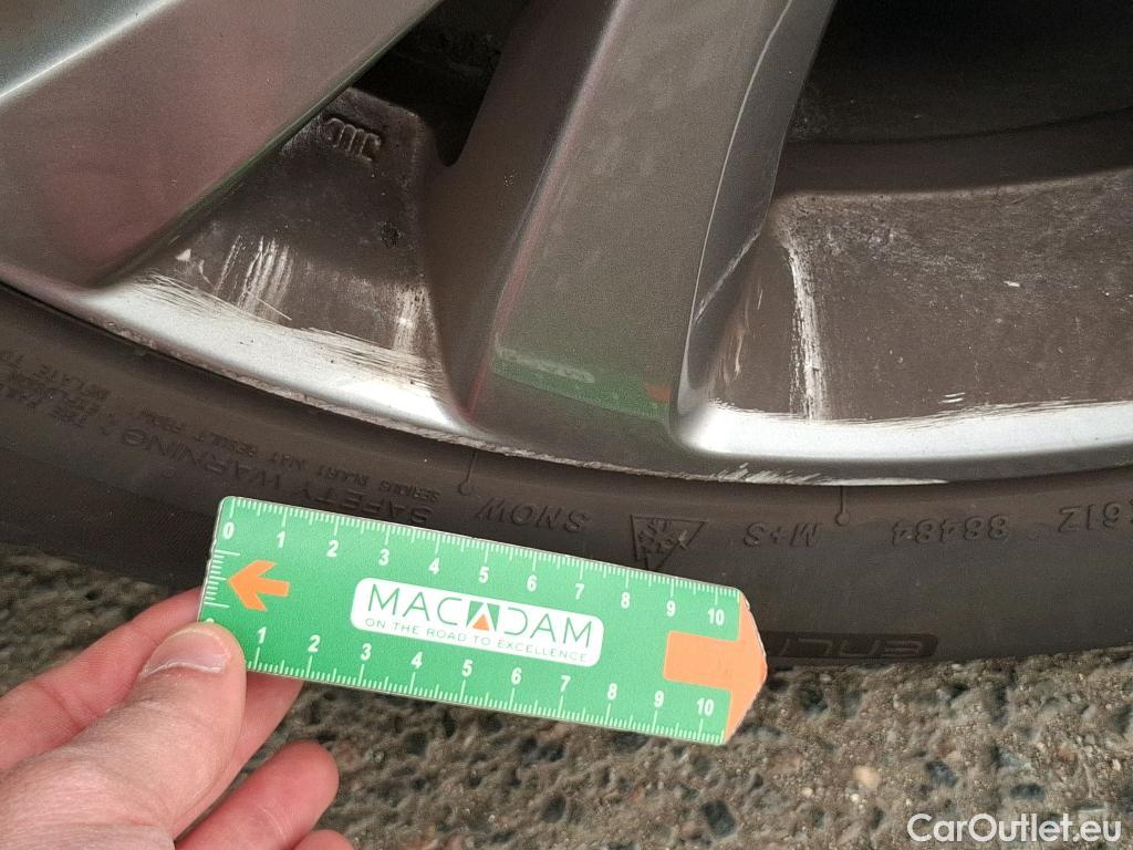  Mazda  CX-30 MAZDA  / 2019 / 5P / Crossover 2.0L e-Skyactiv X M Hybrd Sportline BVA6 #17