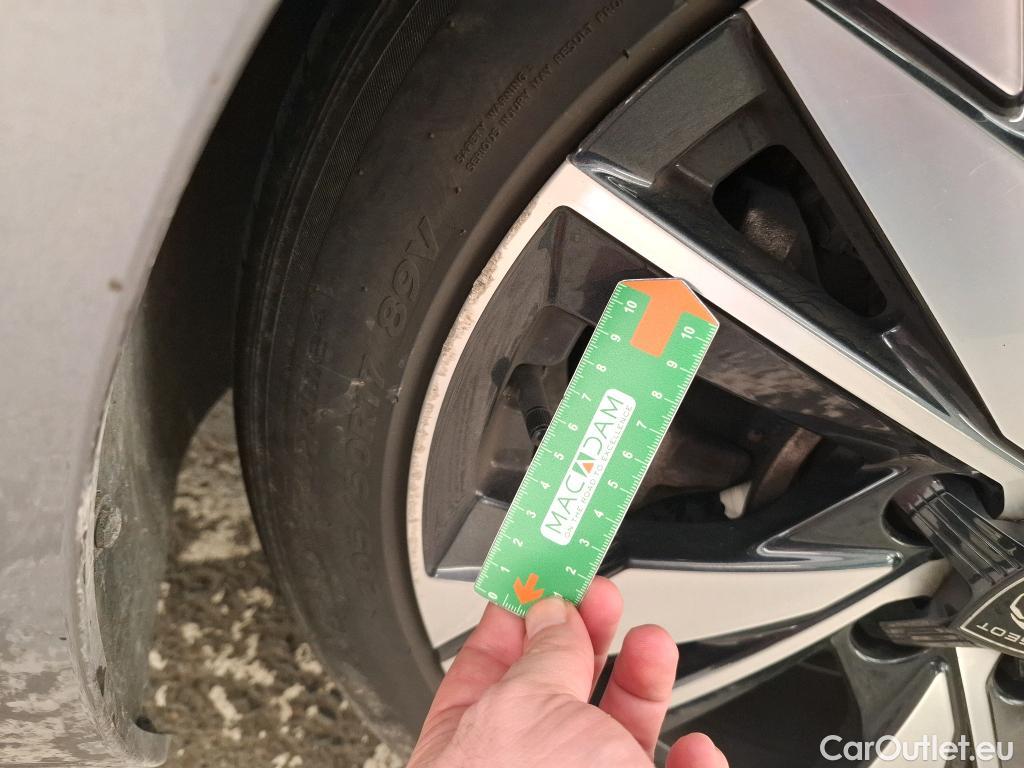  Peugeot  308  Allure 1.5 HDi 130CV BVA8 E6d #9