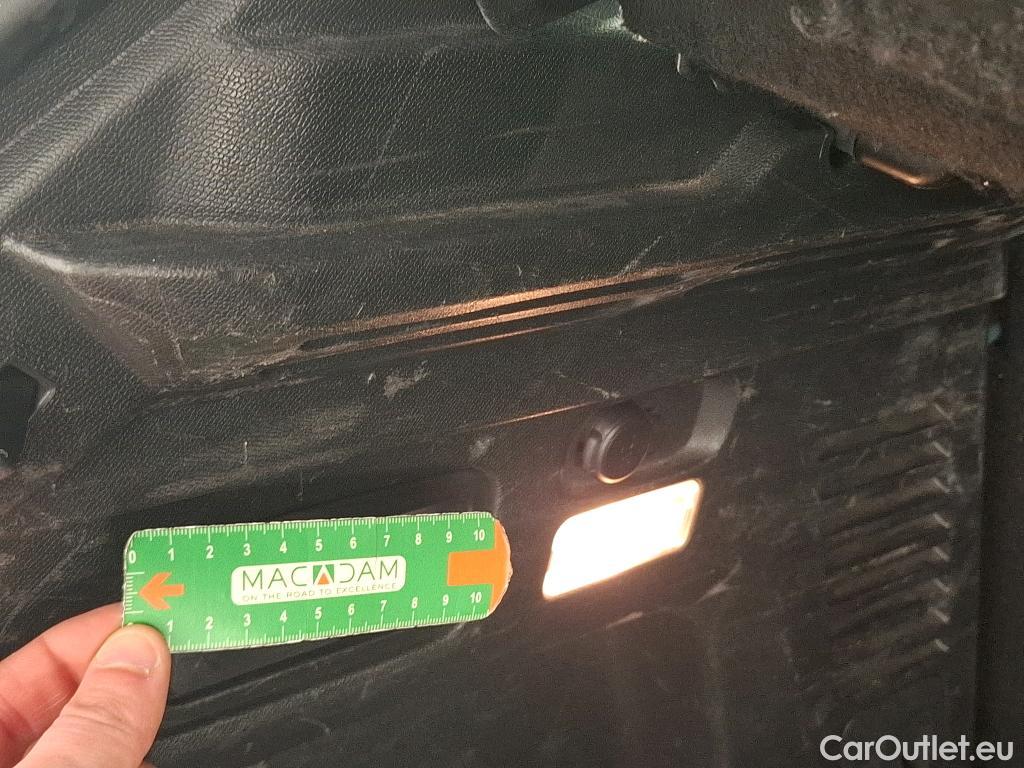  Peugeot  3008  Active Pack 1.5 HDi 130CV BVA8 E6d #24