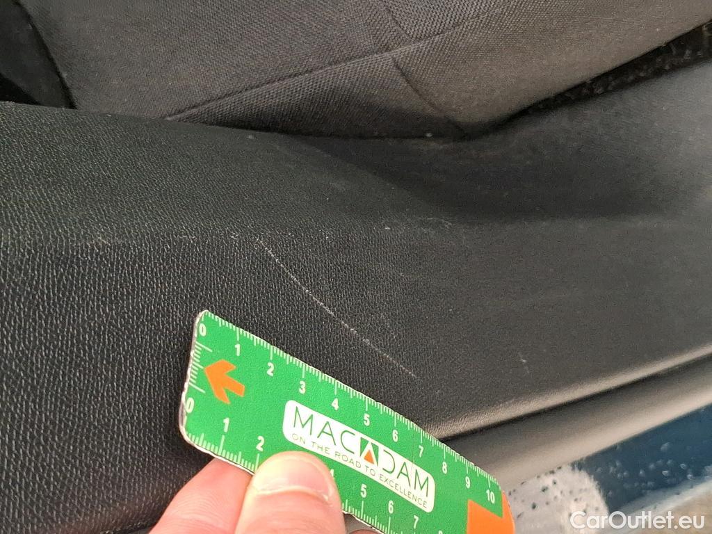  Peugeot  3008  Active Pack 1.5 HDi 130CV BVA8 E6d #38