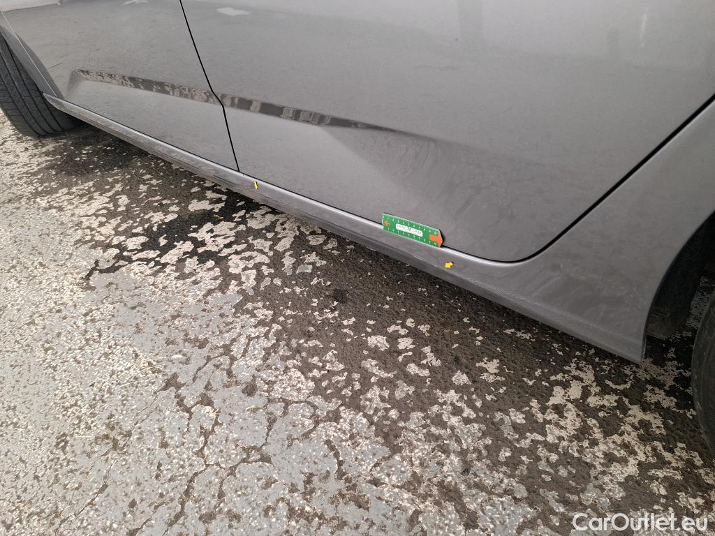  Peugeot  308  Allure 1.5 HDi 130CV BVA8 E6d #17