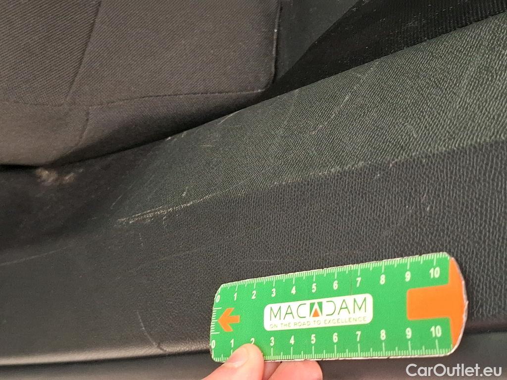  Peugeot  3008  Active Pack 1.5 HDi 130CV BVA8 E6d #46