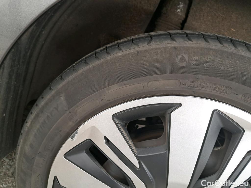  Peugeot  208  Active Pack 1.5 HDi 100CV BVM6 E6d #9