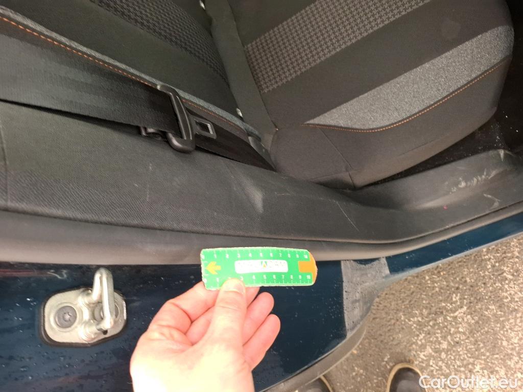  Peugeot  3008  Active Pack 1.5 HDi 130CV BVA8 E6d #37