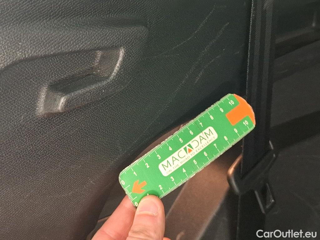  Peugeot  5008  Allure Pack 1.5 HDi 130CV BVA8 7 Sieges E6d #39