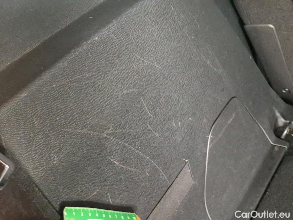  Peugeot  5008  Allure Pack 1.5 HDi 130CV BVA8 7 Sieges E6d #40