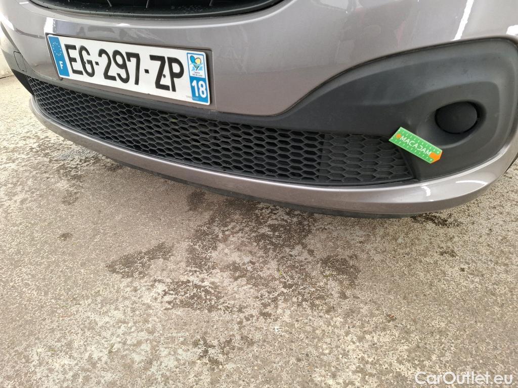  Renault  Trafic RENAULT  4p Combi Zen L2 Energy dCi 125 #22