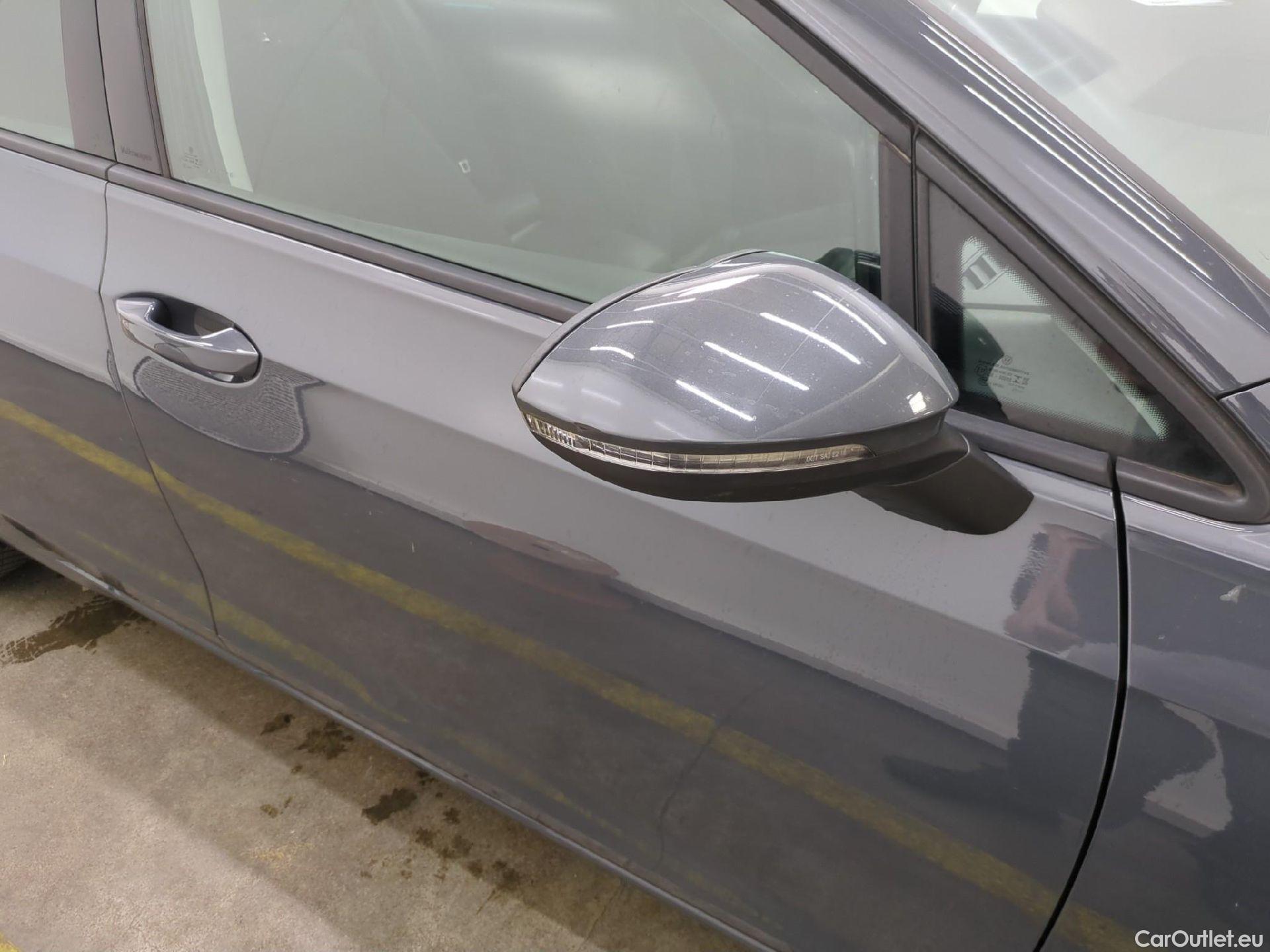  Volkswagen  Golf  VOLKSWAGEN / 2020 / 5P / Berline 1.0 eTSI OPF 110 DSG7 Life Business #6