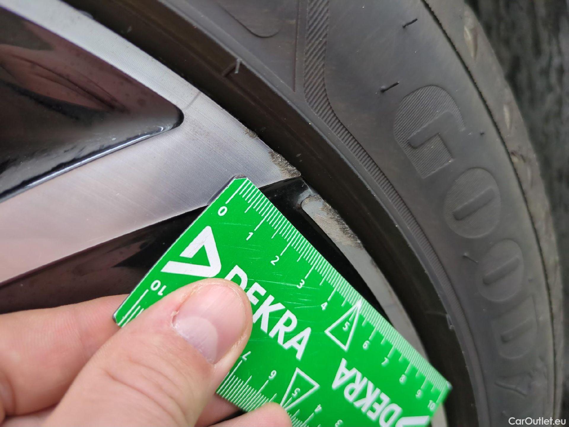  Volkswagen  Golf  VOLKSWAGEN / 2020 / 5P / Berline 1.0 eTSI OPF 110 DSG7 Life Business #24