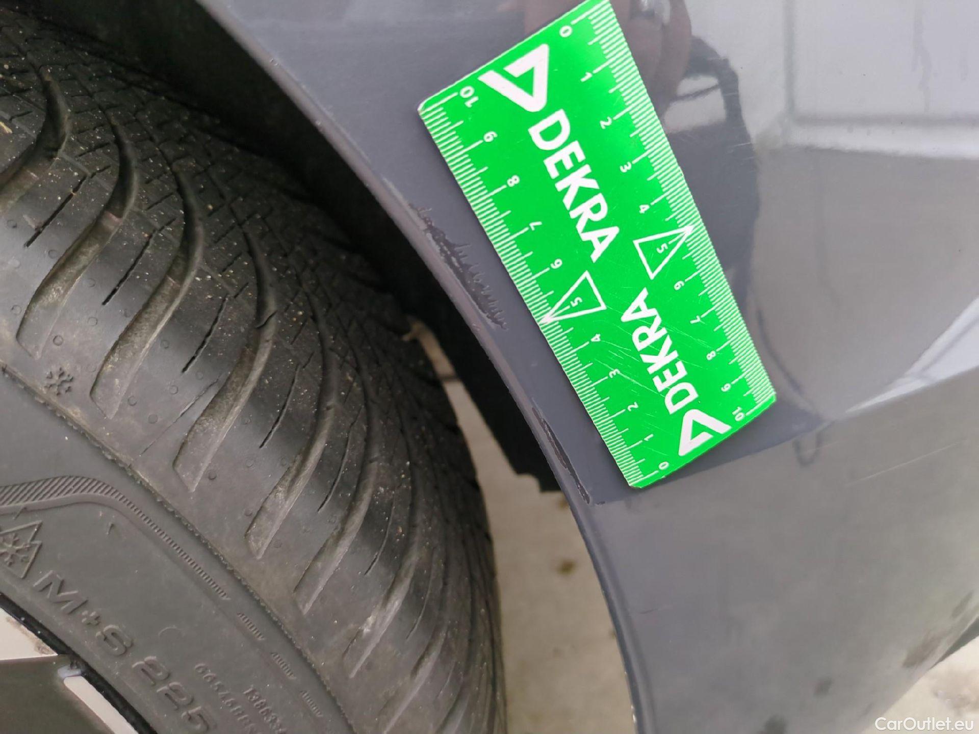  Volkswagen  Golf  VOLKSWAGEN / 2020 / 5P / Berline 1.0 eTSI OPF 110 DSG7 Life Business #57