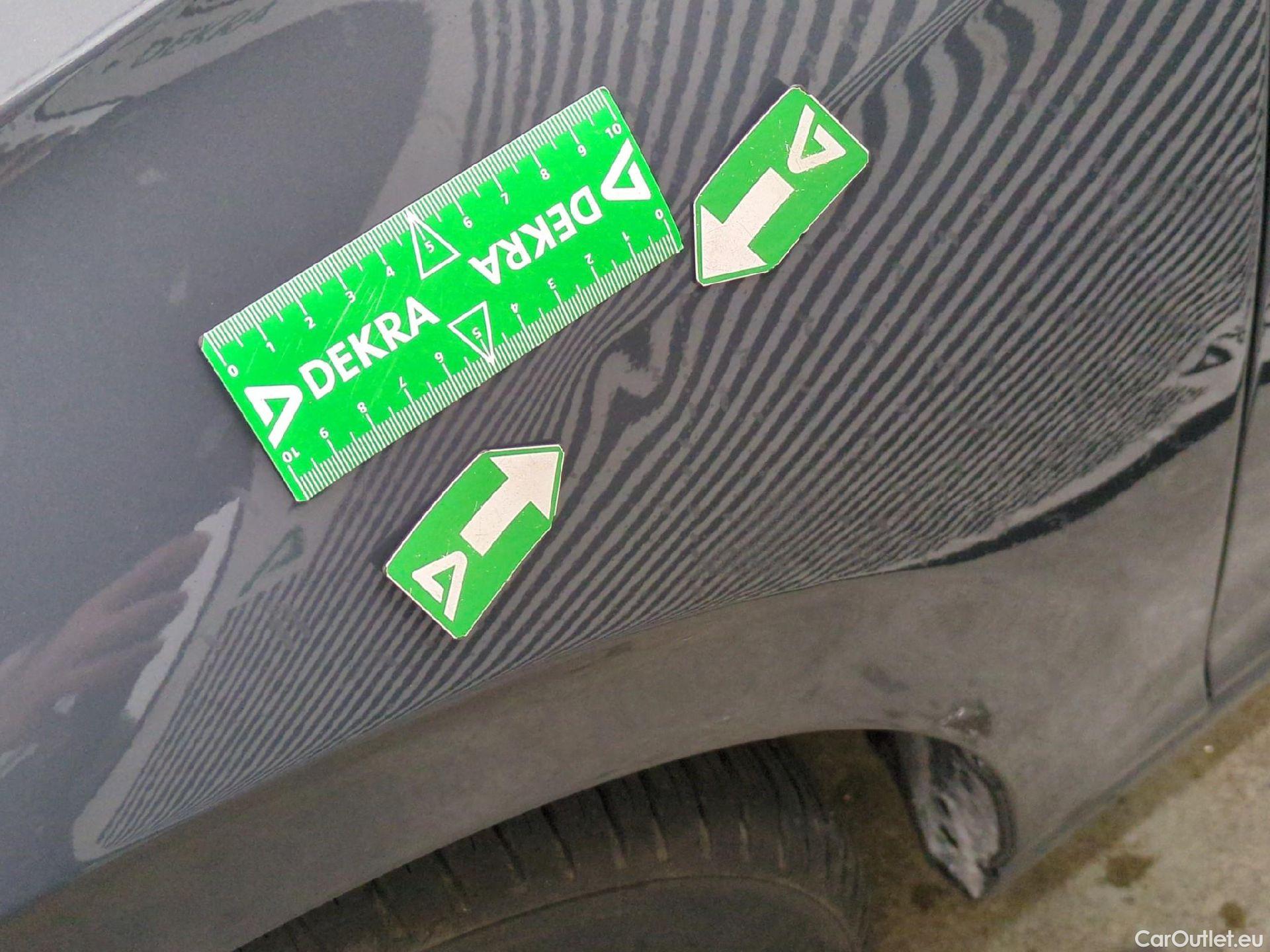  Volkswagen  Golf  VOLKSWAGEN / 2020 / 5P / Berline 1.0 eTSI OPF 110 DSG7 Life Business #48