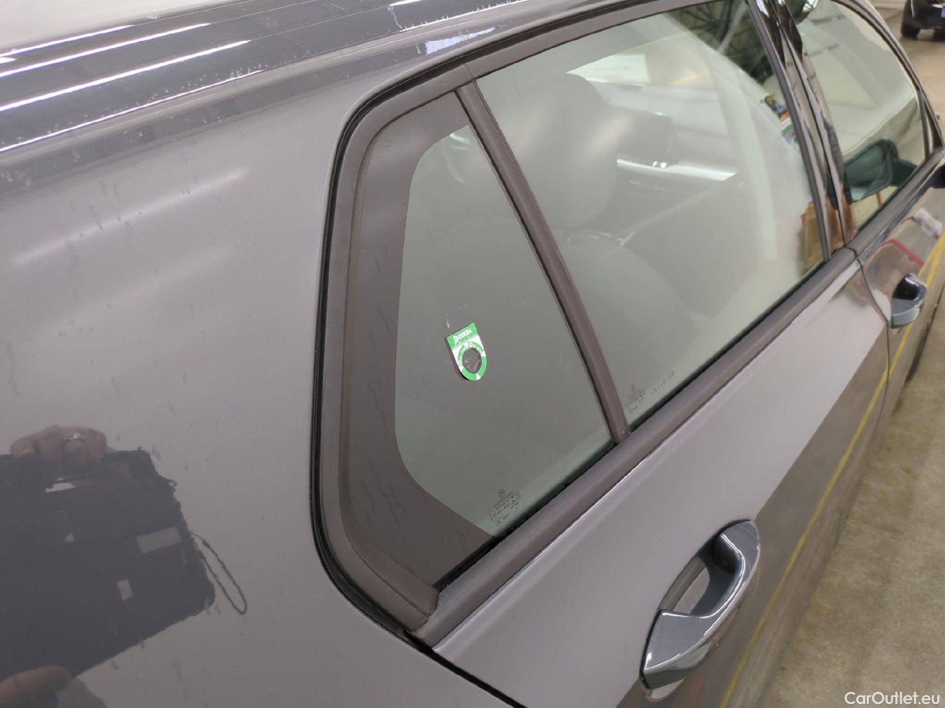  Volkswagen  Golf  VOLKSWAGEN / 2020 / 5P / Berline 1.0 eTSI OPF 110 DSG7 Life Business #41