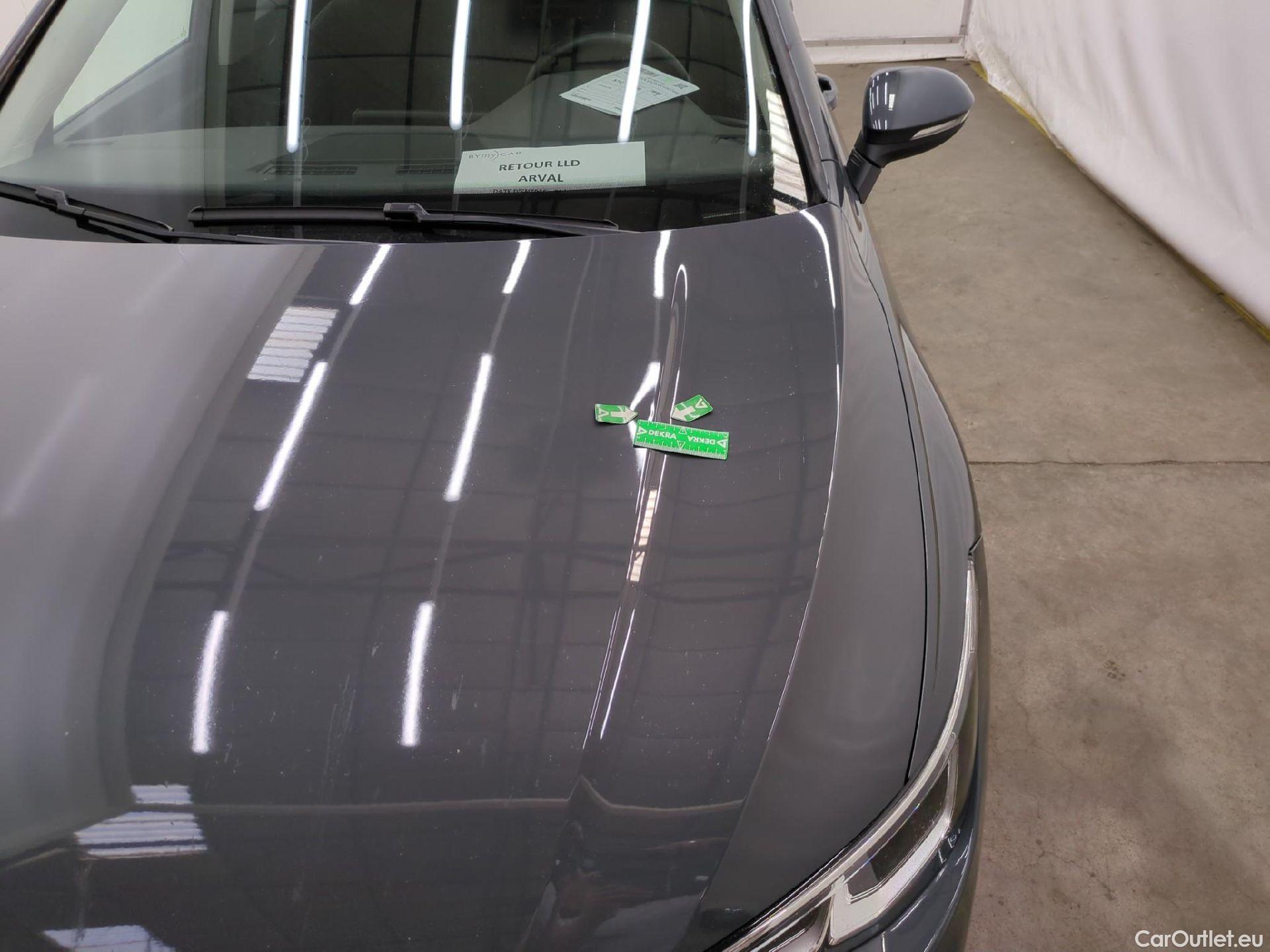  Volkswagen  Golf  VOLKSWAGEN / 2020 / 5P / Berline 1.0 eTSI OPF 110 DSG7 Life Business #47