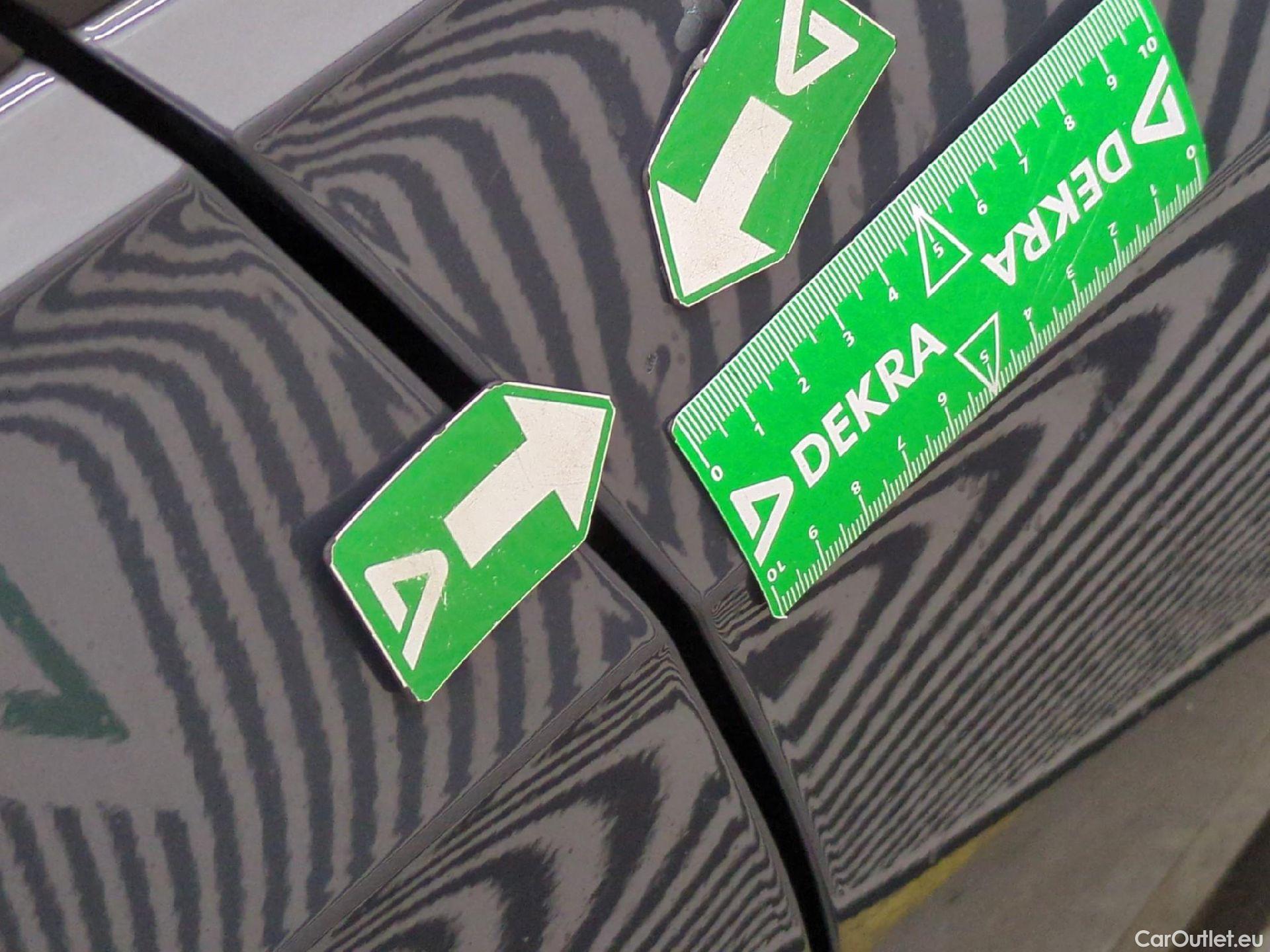  Volkswagen  Golf  VOLKSWAGEN / 2020 / 5P / Berline 1.0 eTSI OPF 110 DSG7 Life Business #44