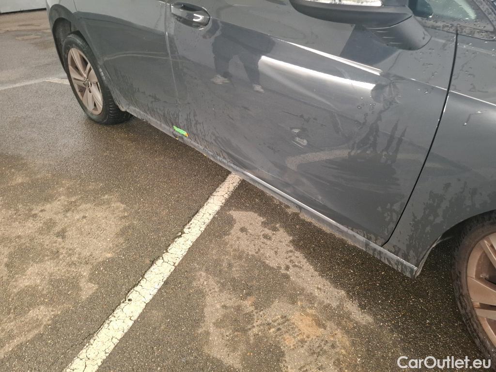  Volkswagen  Golf  VOLKSWAGEN  2020 5P  Berline 20 TDI SCR 115 DSG7 Life Busi #5