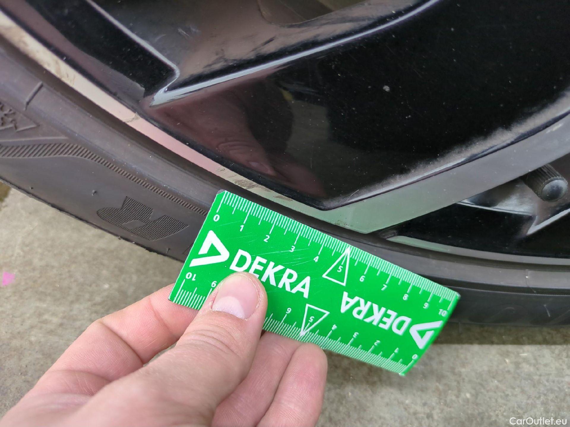  Volkswagen  Golf  VOLKSWAGEN / 2020 / 5P / Berline 1.0 eTSI OPF 110 DSG7 Life Business #33